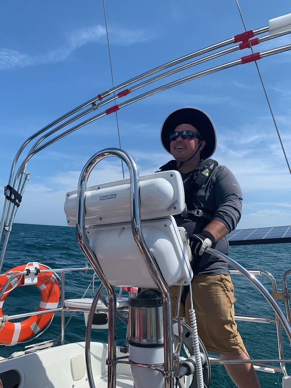 Behind the scenes with Captain Nick Fugate om a sailboat sailing