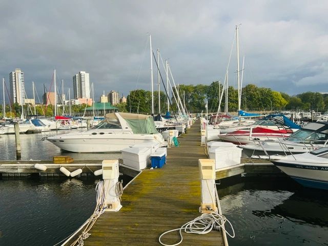 Docking in Milwaukee's McKinley Marina/photo courtesy of Boat Safe Chicago learn to dock a boat docking practice teach me how to drive a boat park a boat dock a boat dock a yacht docking practice Mckinley Marina Milwaukee Wisconsin Docking in Milwaukee's McKinley Marina/photo courtesy of Boat Safe Chicago learn to dock a boat docking practice teach me how to drive a boat park a boat dock a boat dock a yacht docking practice Mckinley Marina Milwaukee Wisconsin