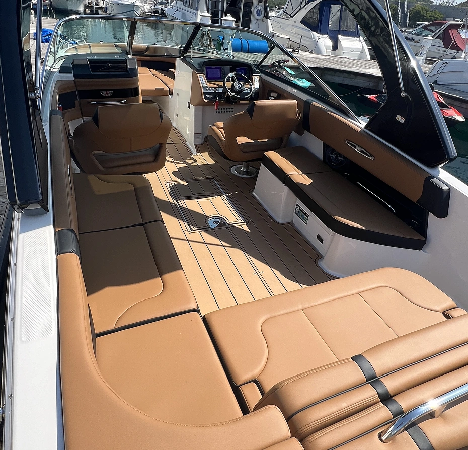 350 Sundancer, a motor boat with a sleek design and a spacious interior